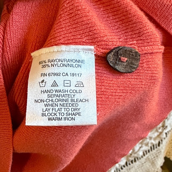 Sigred Olsen Coral V-Neck Button Detail Top Size XL - Picture 5 of 9